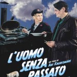 Il poster italiano del film, migliore di quello originale finnico, che vuole ricordare troppo "L'uomo senza volto" con Bogart