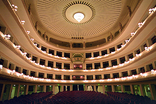 Non è il Globe , ma il Teatro Cittadino di Reggio Calabria 