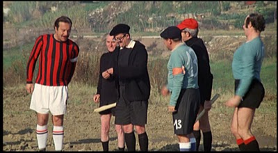 L'erede di Don Abbondio, Fantozzi  alla partita scapoli ammogliati