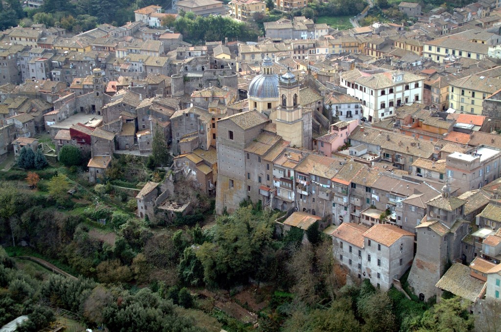 Lo scapolo: Ronciglione, con chiese e campanili