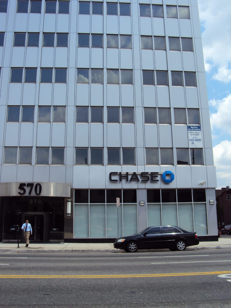  Chase_@_570_Broad_Street_in_Newark,_NJ_
